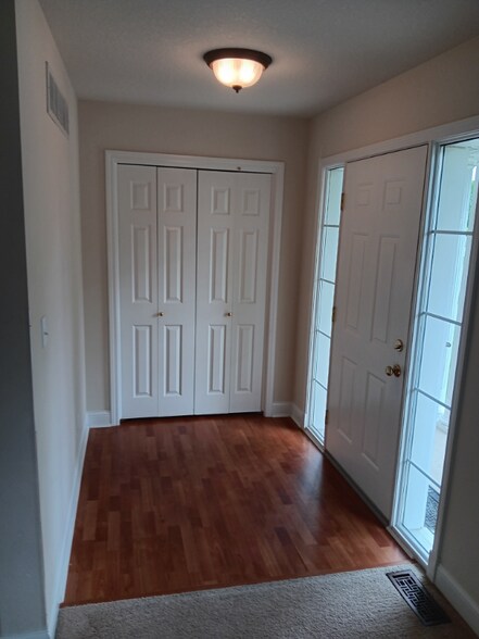 Building Photo - 2412 Eaton Ave