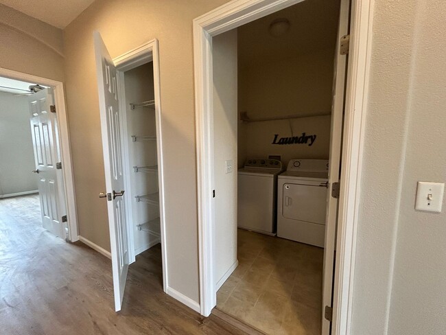 Building Photo - Well Maintained Townhouse in Highlands Ranch