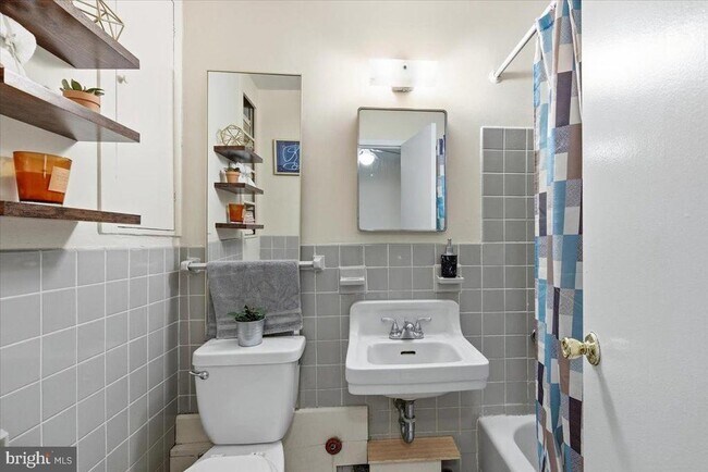 Building Photo - 1111 Arlington Blvd