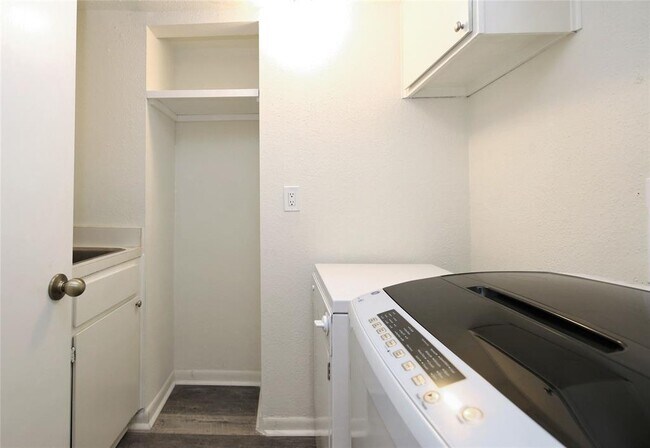 Building Photo - 777 Bering Dr