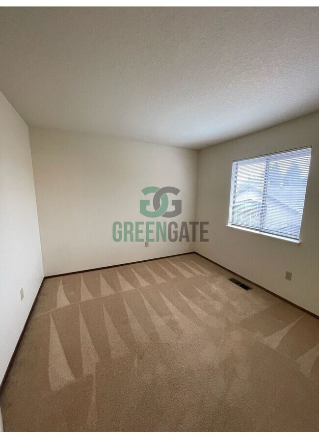 Building Photo - Beautiful 3 bedroom 2.5 Bath home READY NOW in MODESTO!! With POOL!!