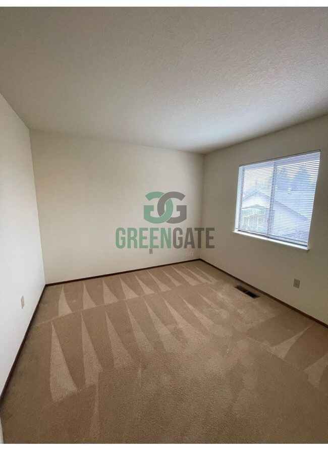 Building Photo - PRICE REDUCED! Beautiful 3 bedroom 2.5 Bath home READY NOW in MODESTO!! With POOL!!