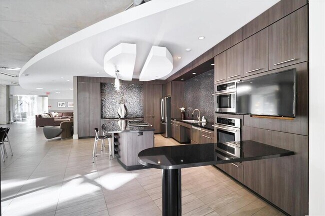 Building Photo - 1901 Post Oak Blvd