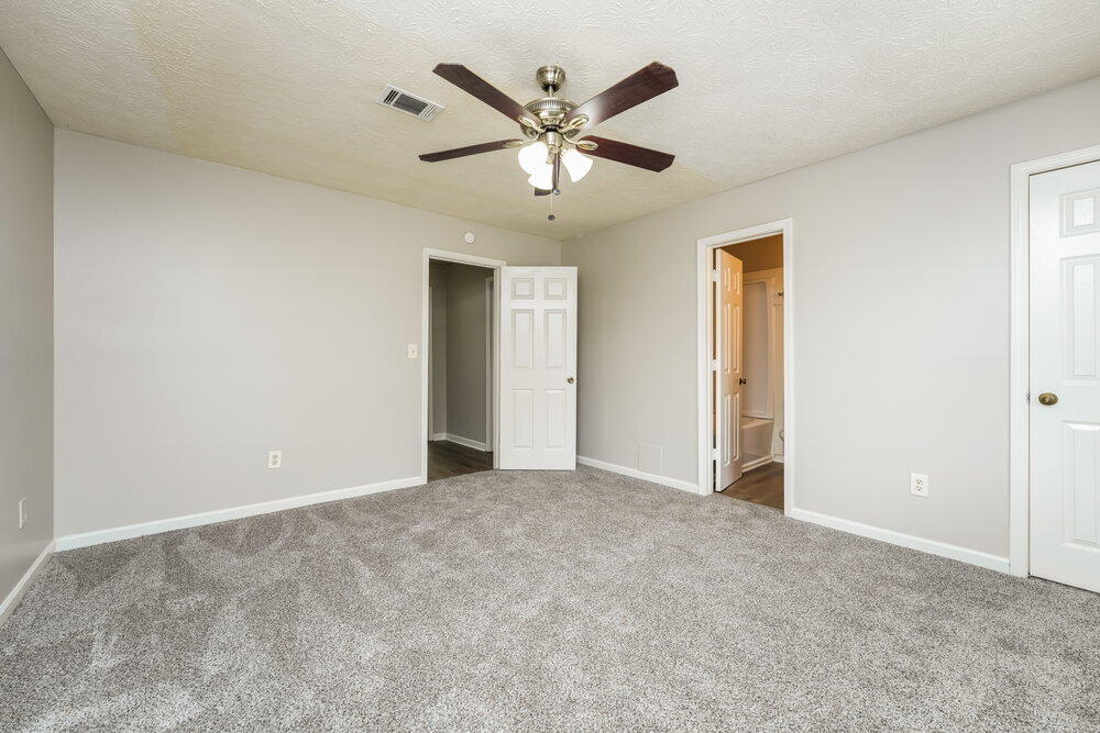 Building Photo - 5603 Wells Cir