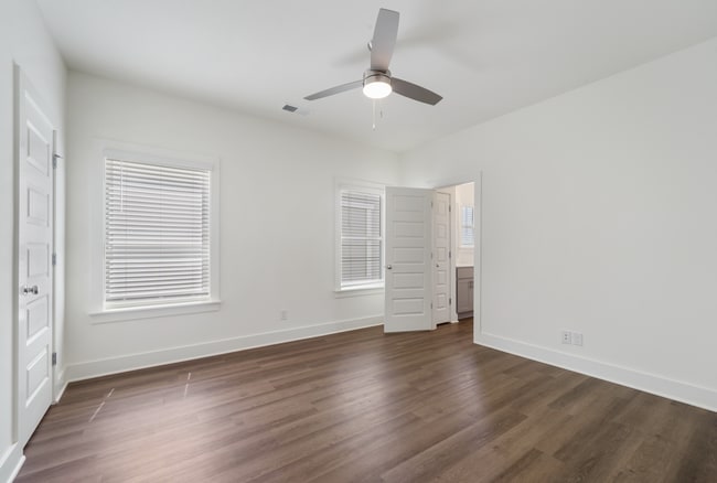 Building Photo - 3 Bedroom Home With Spacious Garage