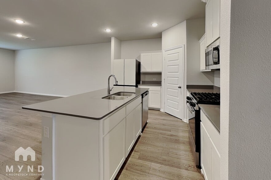Building Photo - 545 Meadow Run Dr