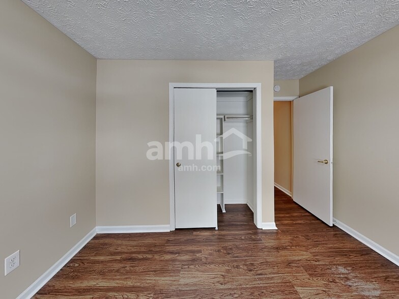 Building Photo - 1484 Persimmon Cir