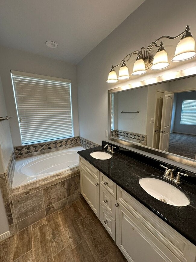 Building Photo - 4 Bed 3 Bath Home