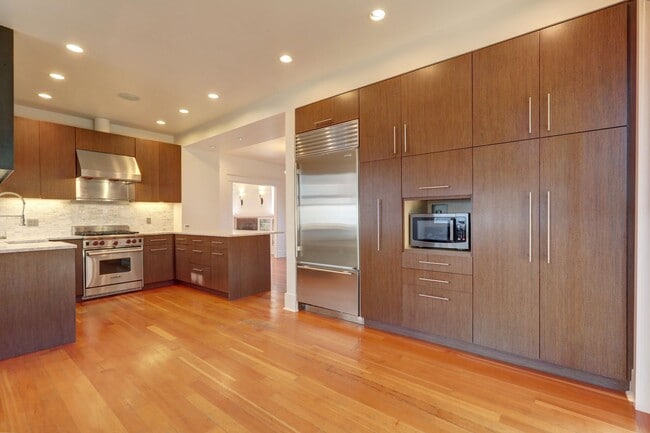 Building Photo - Charming 4 Bedrooms Madison Valley Bungalow Home