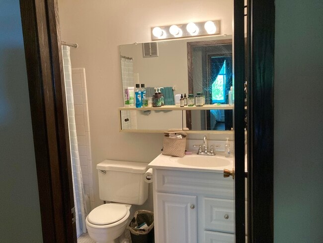 Building Photo - 1315 E Elmdale Ct