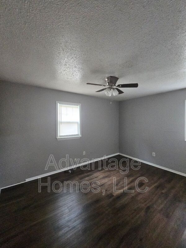 Building Photo - 711 N 70th St