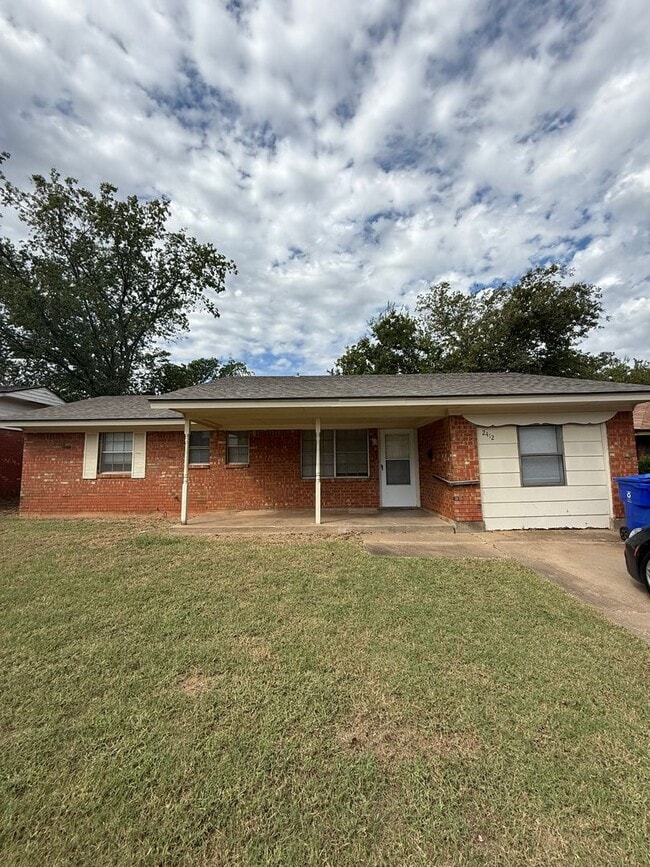 Primary Photo - 3 bed, 11/2 bath home in North Norman