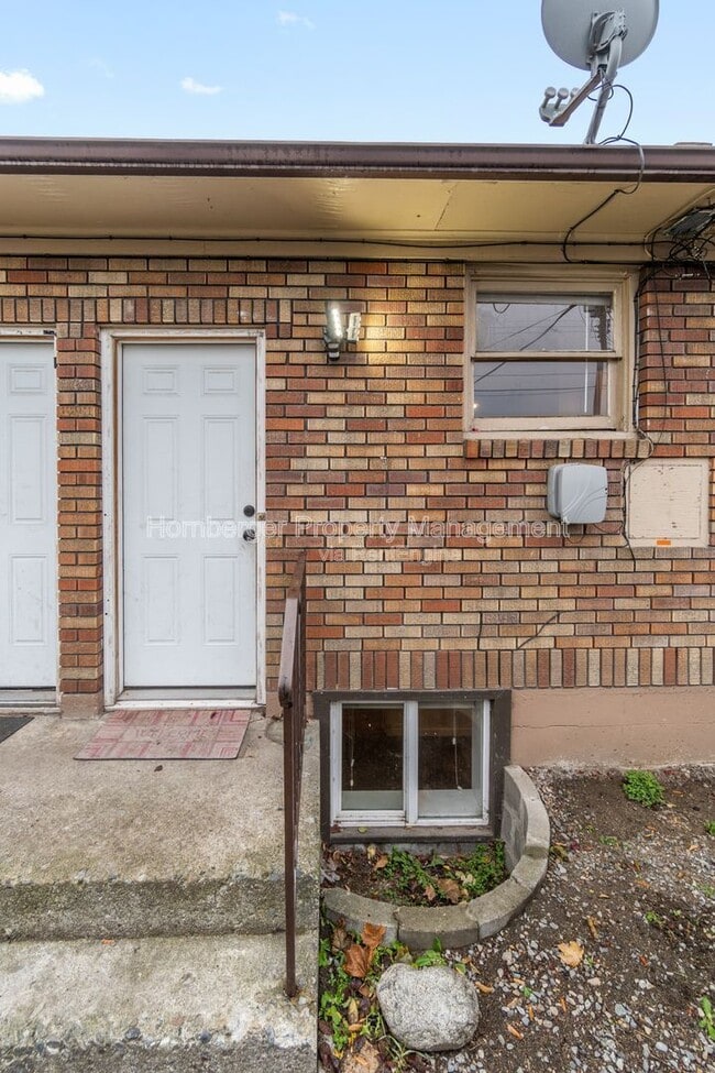 Building Photo - 11 E Rich Ave