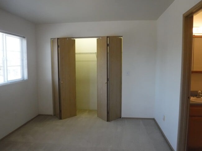 Building Photo - NE Bend 2 Bed/2.5 Bath Near St. Charles - Ocker Drive
