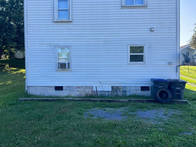 Building Photo - Fariview Ave 1108/1110