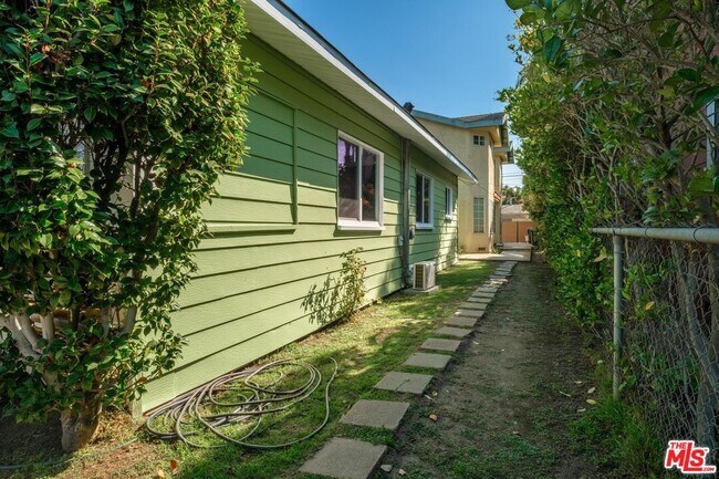 Building Photo - 546 San Juan Ave