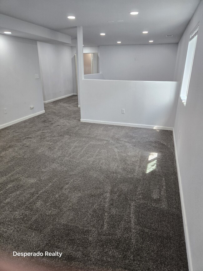 Building Photo - 3206 Santa Fe Ave