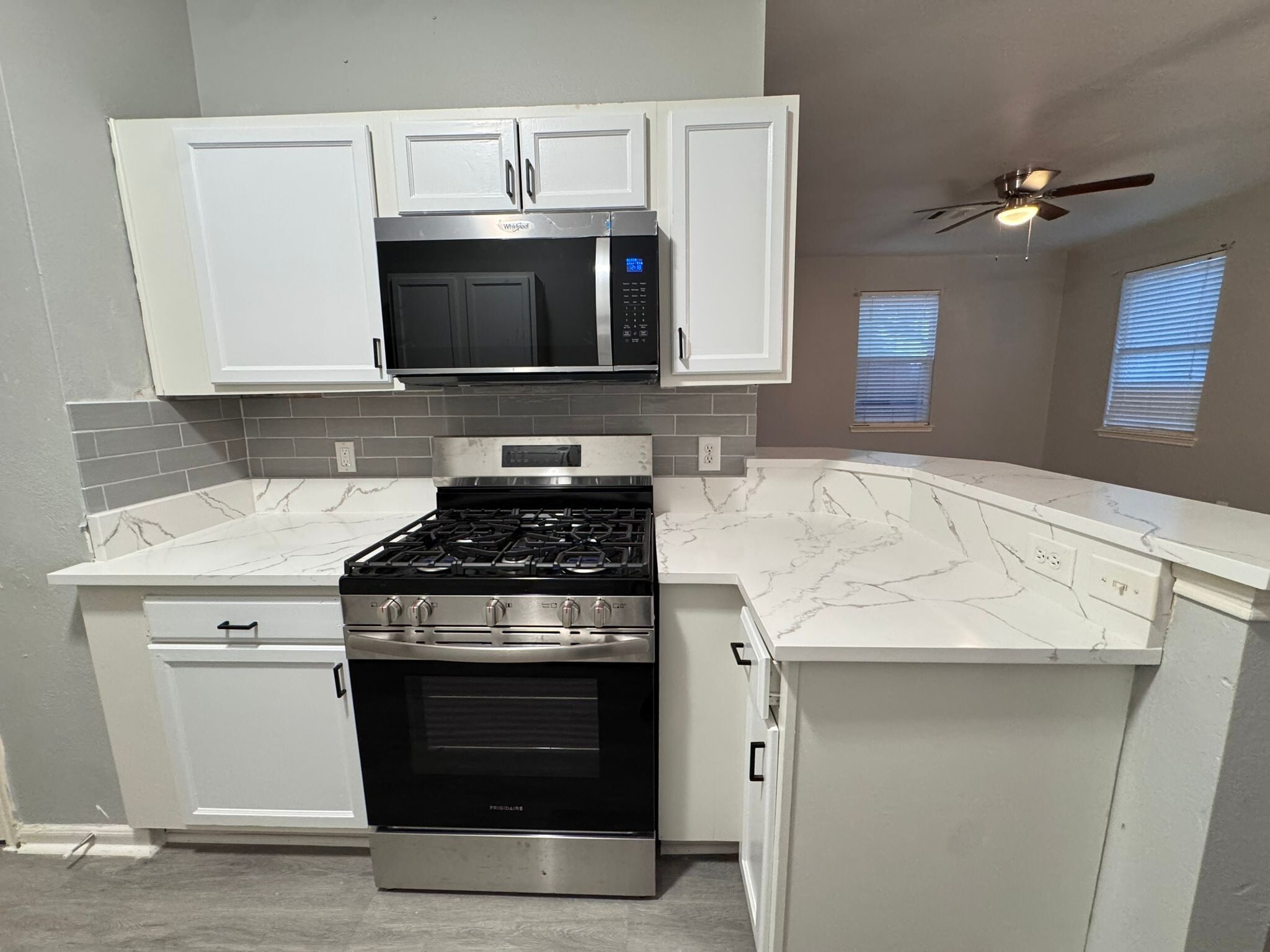 Building Photo - 6427 Waldron Dr
