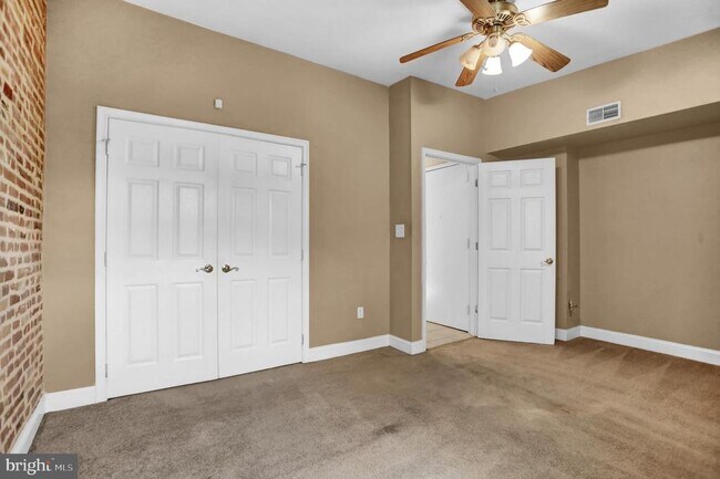 Building Photo - 1103 Light St