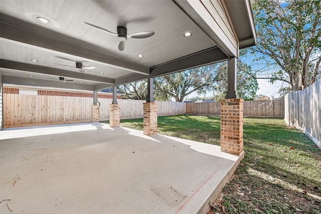 Building Photo - 1720 Old Creek Dr