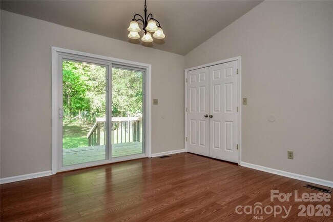 Building Photo - 7730 Deer Track Dr