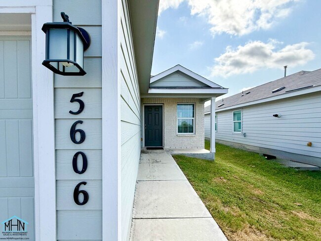 Building Photo - 5606 Dewberry Run