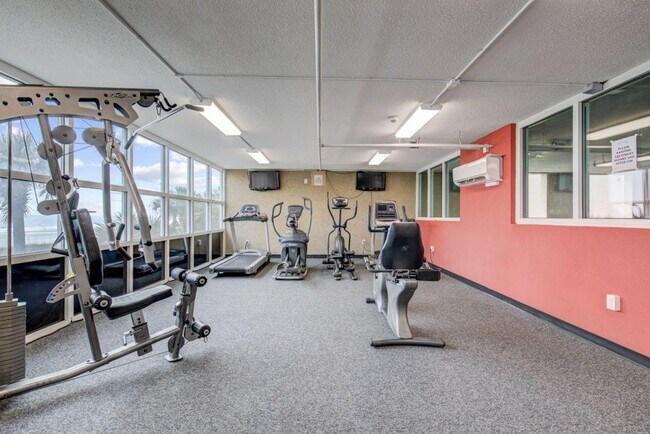 Building Photo - 1321 S Ocean Blvd