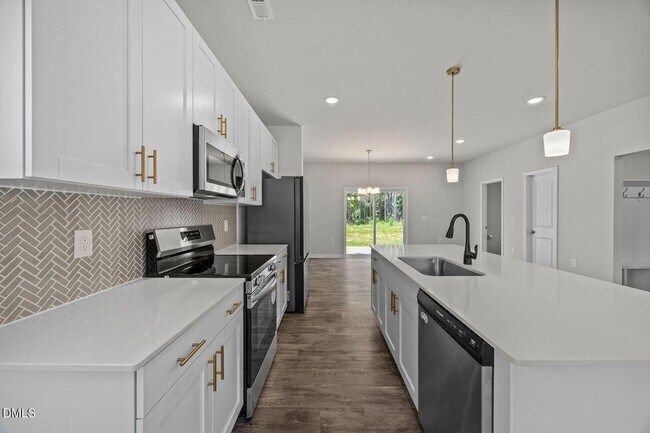 Building Photo - 200 Beacon Hl Rd