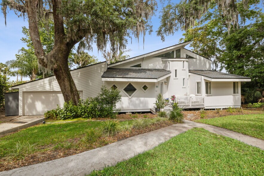 Primary Photo - 4106 Leeward Pt