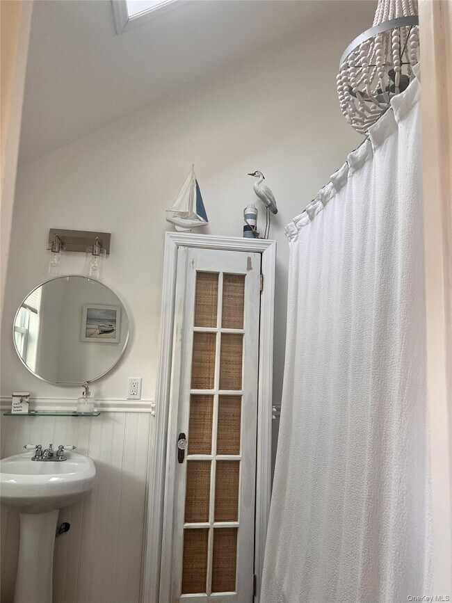 Building Photo - 49 Fanning Ave