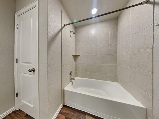 Building Photo - 127 Simon