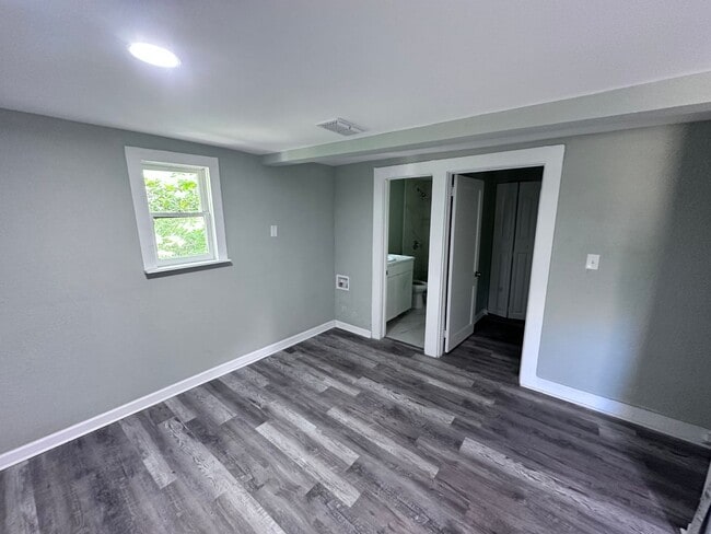 Building Photo - ***ONE MONTH FREE***  Charming 3-Bedroom Home in Jacksonville