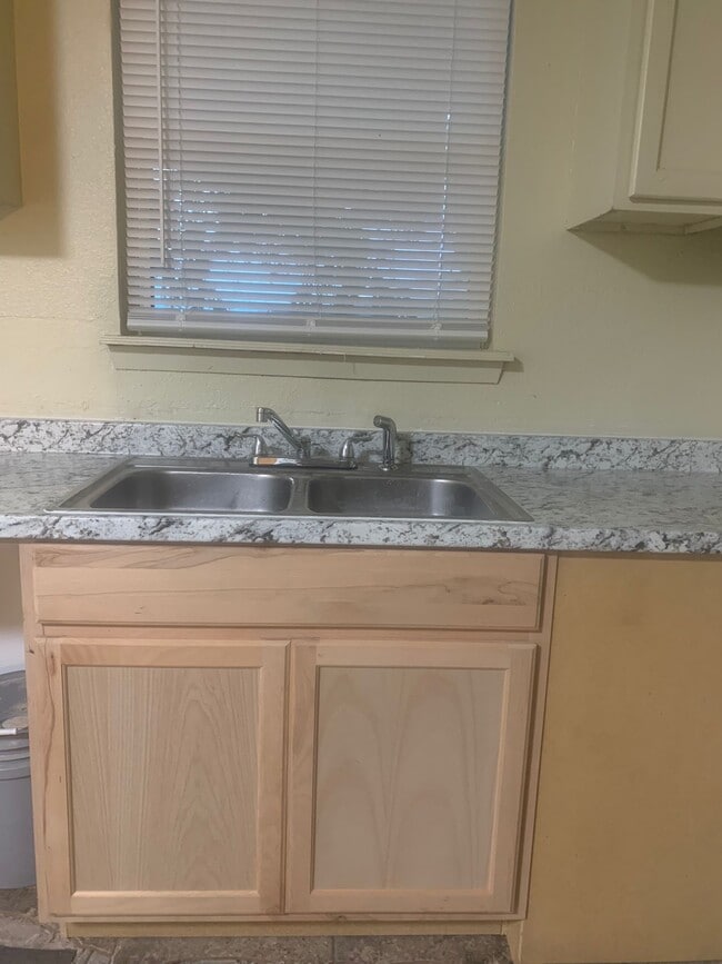 Building Photo - 8305 Garcreek Cir