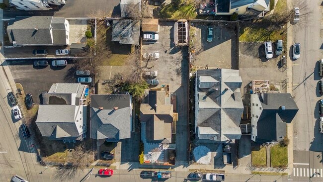 Building Photo - 48 Lockwood Ave