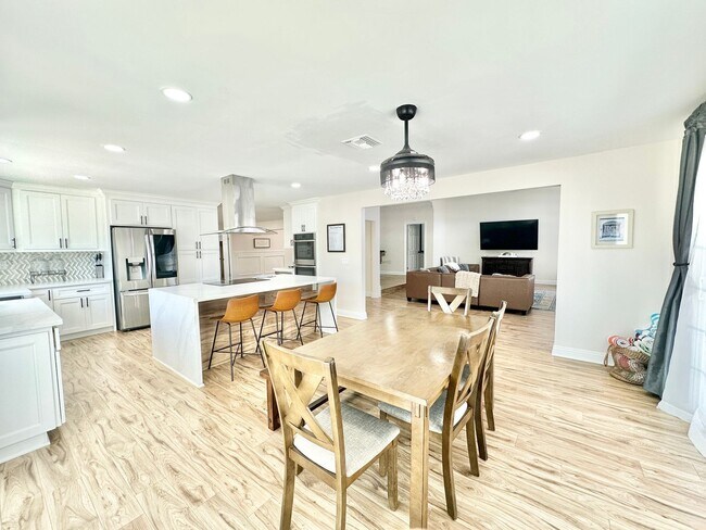Building Photo - Breathtaking Custom Country Two-Story Home, Fully Remodeled & Beautifully Appointed on Private 20...