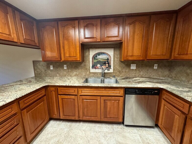 Building Photo - 1718 Tecalote Dr