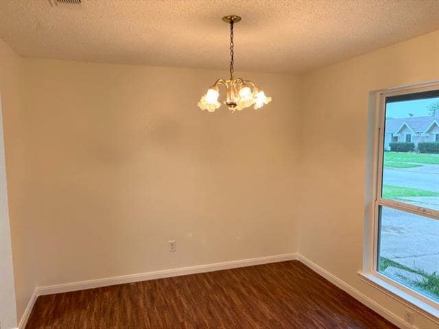 Building Photo - 707 E Williamsburg Manor