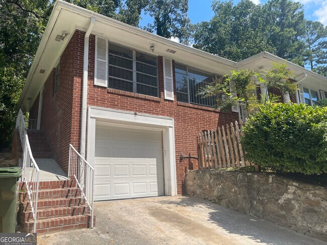 Building Photo - 3027 Collier Dr NW