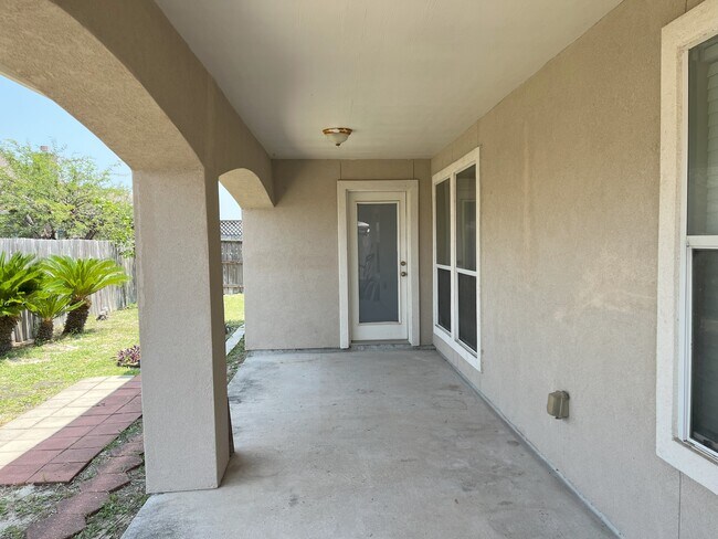 Building Photo - 15221 Main Royal Dr