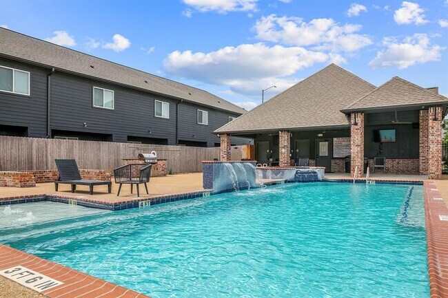 Building Photo - 1451 Associates Ave