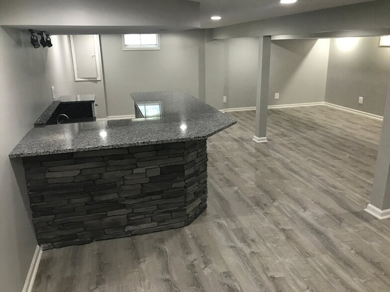 Building Photo - 264 Pickwick Dr