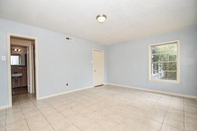 Building Photo - 1911 Wyndale St