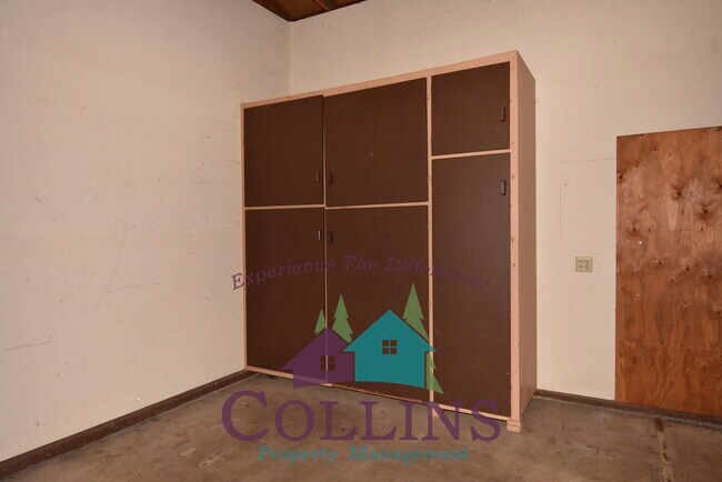 Building Photo - 15099 Fay Rd