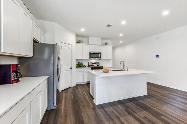 Building Photo - 4985 Blue Beetle Rdg Dr