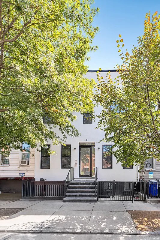 Building Photo - 908 Hart St