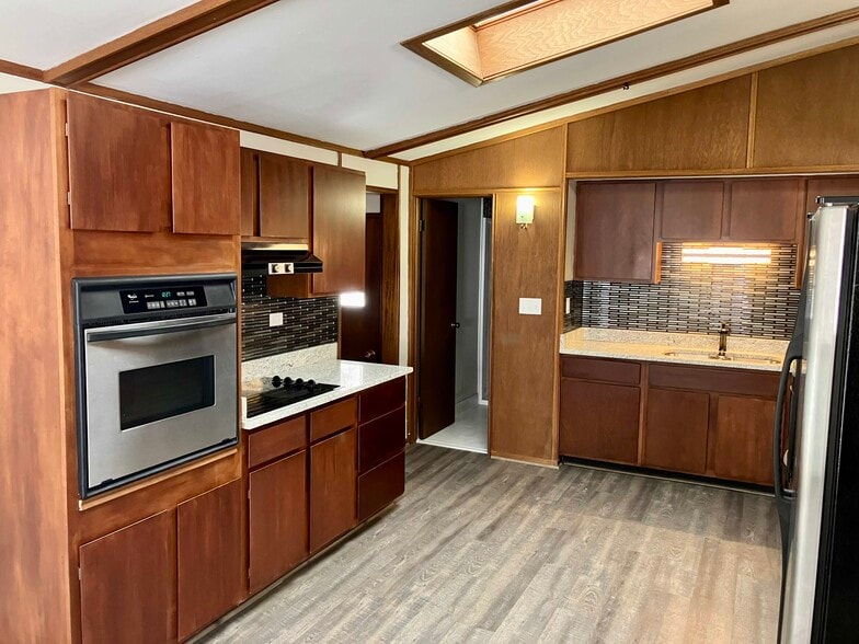 kitchen - 6751 Geneva Ave S