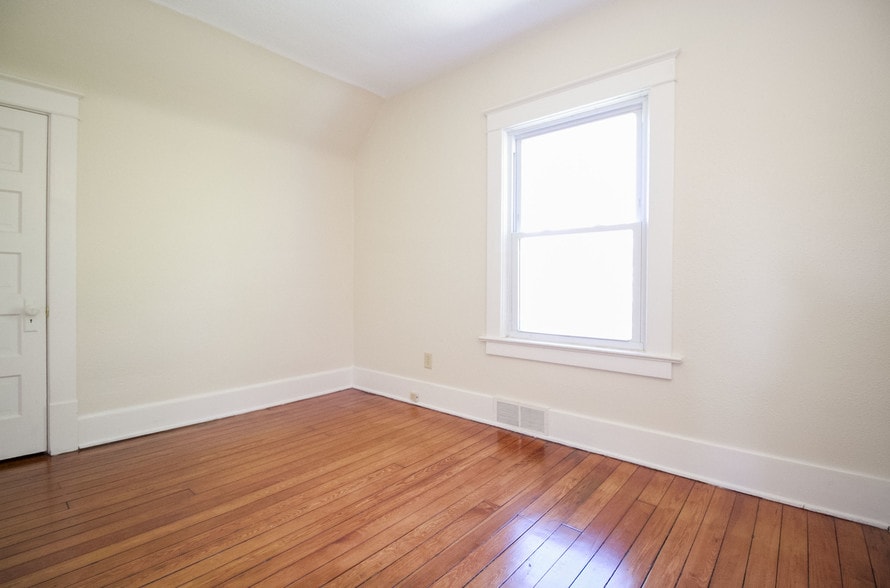 Building Photo - 140 Walnut St