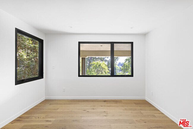 Building Photo - 2244 Talmadge St