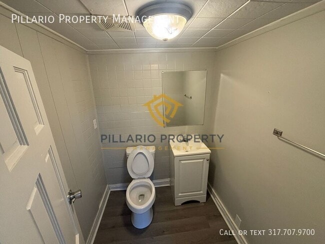 Building Photo - 1025 W 35th St