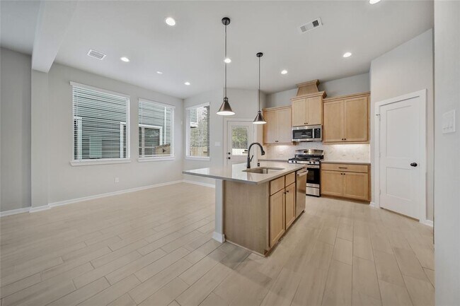 Building Photo - 555 Longleaf Pine Dr
